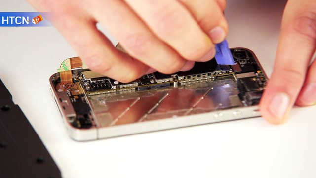 Changement nappe proximité iPhone 4. Réparation bouton power.
