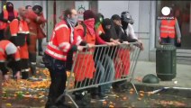 Bruxelles, un syndicaliste libéral parmi les policiers reçoit un pavé en plein visage