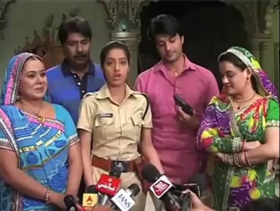 'Diya Aur Baati Hum' completes 700 episode - IANS India Videos