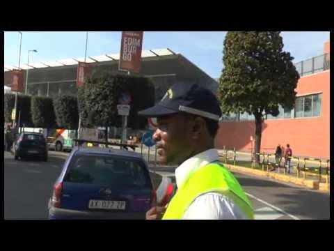 Napoli - Sventò scippo a Napoli, l'immigrato eroe lavora in aeroporto (09.04.14)