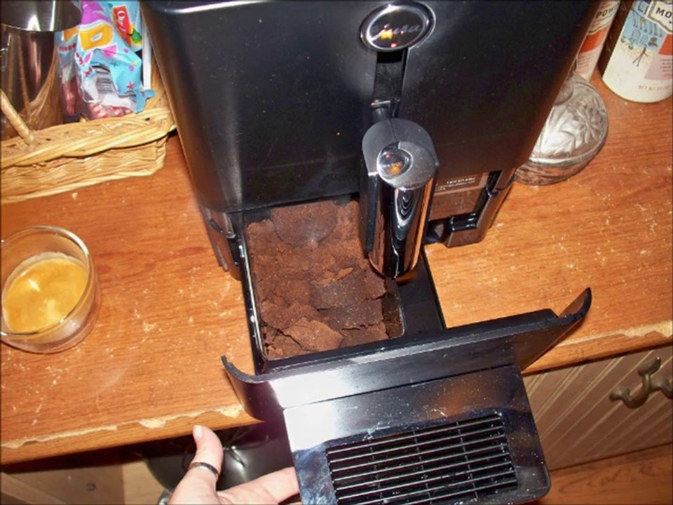 Jura ENA Micro One - Ultra simple to use, fast espresso machine without a steam wand