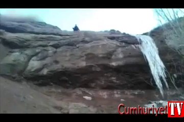 Uçurumdan düşen adamın aşırı sakin hareketleri