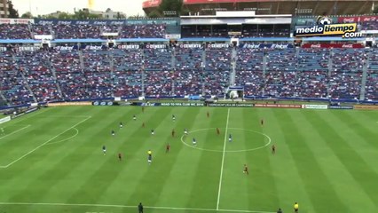 César Farías mostró rasguño en el cuello