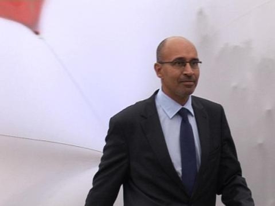 ZAPPING - "L'exfiltration" de Harlem Désir aux Affaires européennes - 10/04
