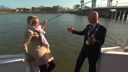 POURQUOI LES FEMME SONT CONNE ?