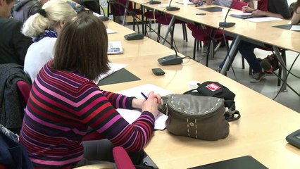 Rythmes scolaires: Valls assouplit, inquétude à la FCPE