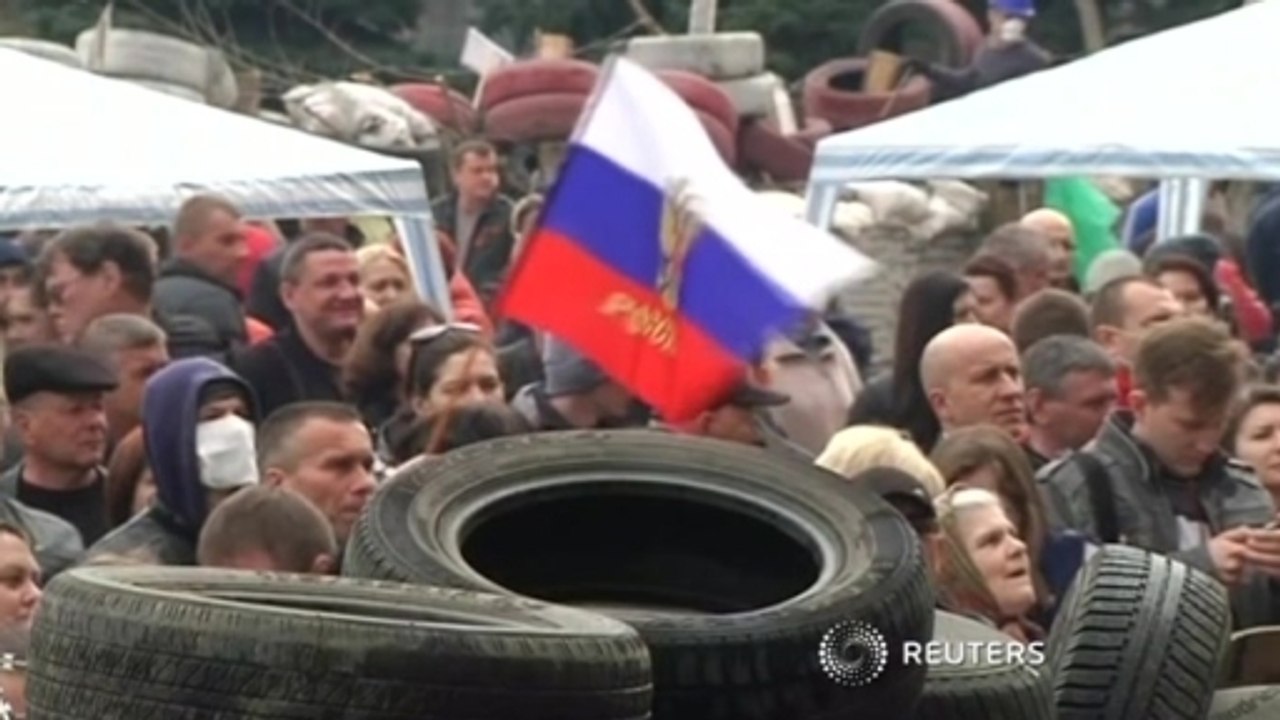 Ukraine in talks with separatists, offers amnesty