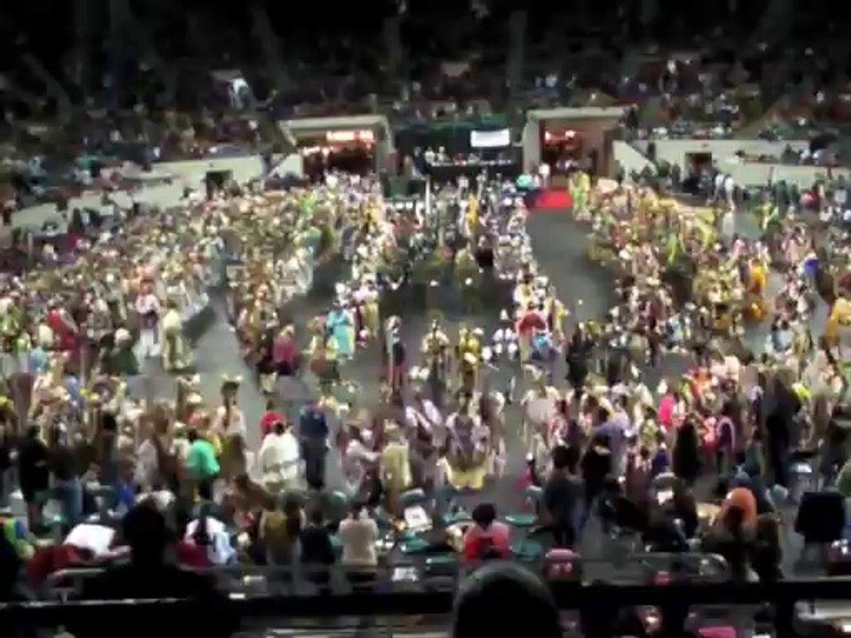 Final grande entrée pow wow