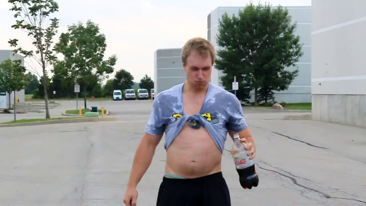 Diet Coke and Mentos Human Experiment --DON'T TRY THIS AT HOME-- - Furious Pete - YouTube[via torchbrowser.com]