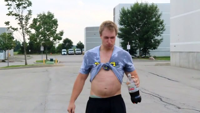 Diet Coke and Mentos Human Experiment DON'T TRY THIS AT HOME - Furious Pete - YouTube[via torchbrowser.com]