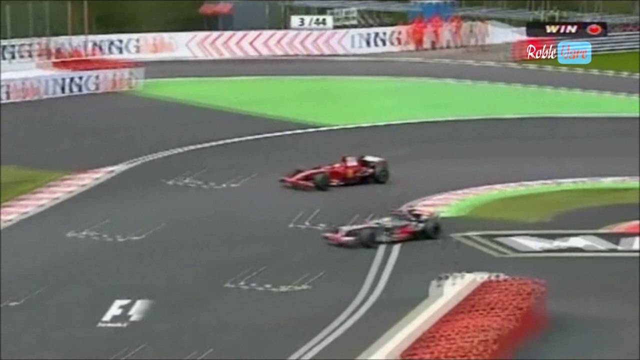 Lewis Hamilton Overtakes Kimi Räikanon - One of the best overtakes in F1.