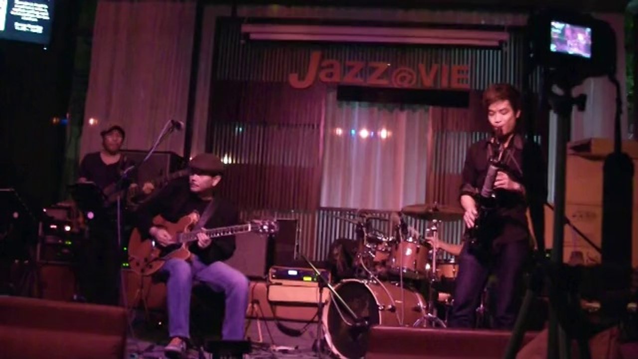 20121013 เอ็ดดี้  ออโต้บาห์น Jazz @ Vhotel
