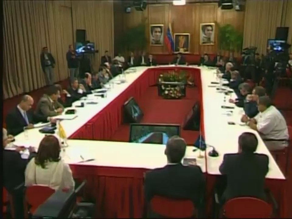 Andrés Velásquez entrega Proyecto de Ley de Amnistía para presos políticos