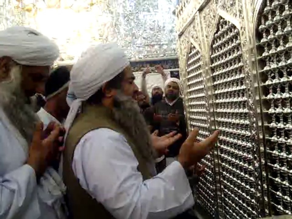 Sultan Ul Awliya Leading the Main Dua'a at the Urs of the Ghawth Al Azam - 2012
