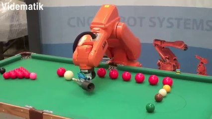 Bilardo oynayan robot