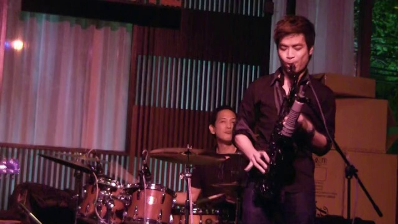 20121013 เอ็ดดี้  ออโต้บาห์น Jazz @ Vhotel
