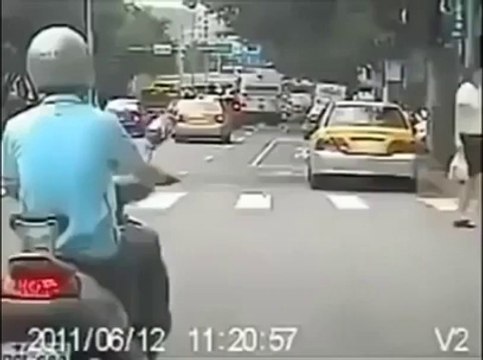 Scooter driver dragging a girl on the road... Crazy!