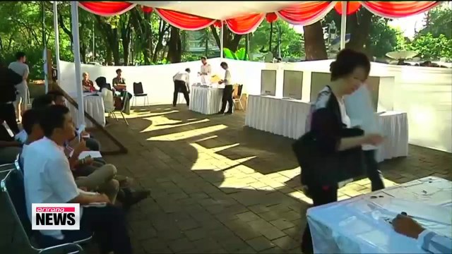 Indonesia's main opposition party holds lead in early election results