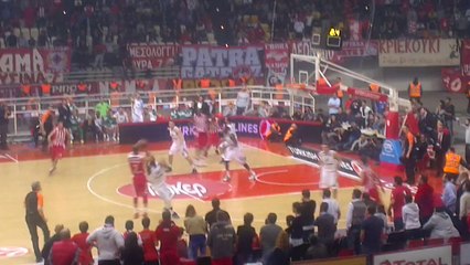 To νικητήριο τρίποντο του Σπανούλη και οι πανηγυρισμοί