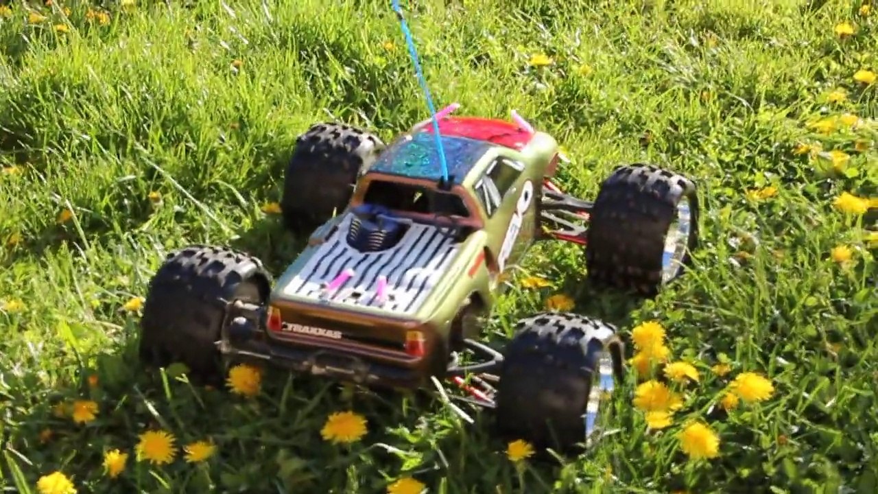 Traxxas Revo 2.5R with custom colors