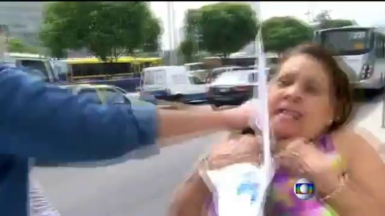 LADRÃO ROUBA MULHER AO VIVO EM REPORTAGEM DO RJTV DA TV GLOBO
