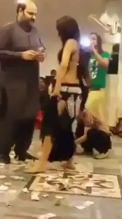 Pakistani Parliament Mujra.