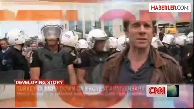 Cnn Muhabirine Canlı Yayında Polisten Engelleme