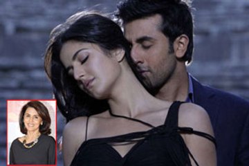 Mom Neetu Kapoor gives lovebirds RK-Kat privacy!