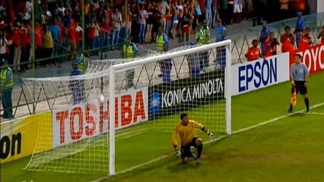 AFC Cup: Saublöd oder genial? Bauchlandung bei Elfer!