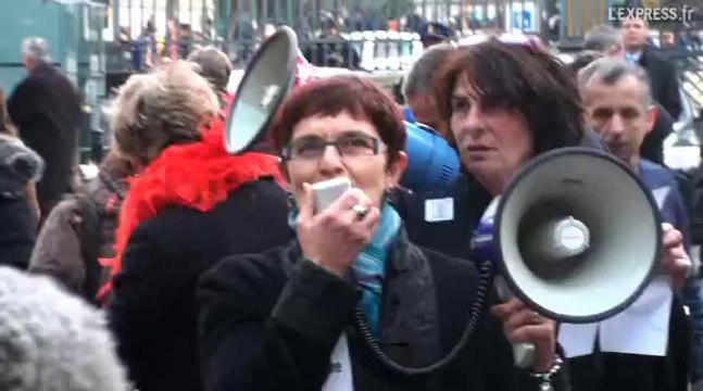 Magistrats Assis, debout, mais pas couchés