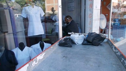 MersedesKadir'in abisi,kargo tesliminde-Malatyalı Azzet bibi