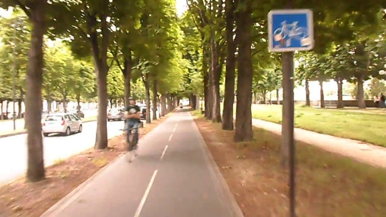 YES ! it's a PARIS Bicycle way!..