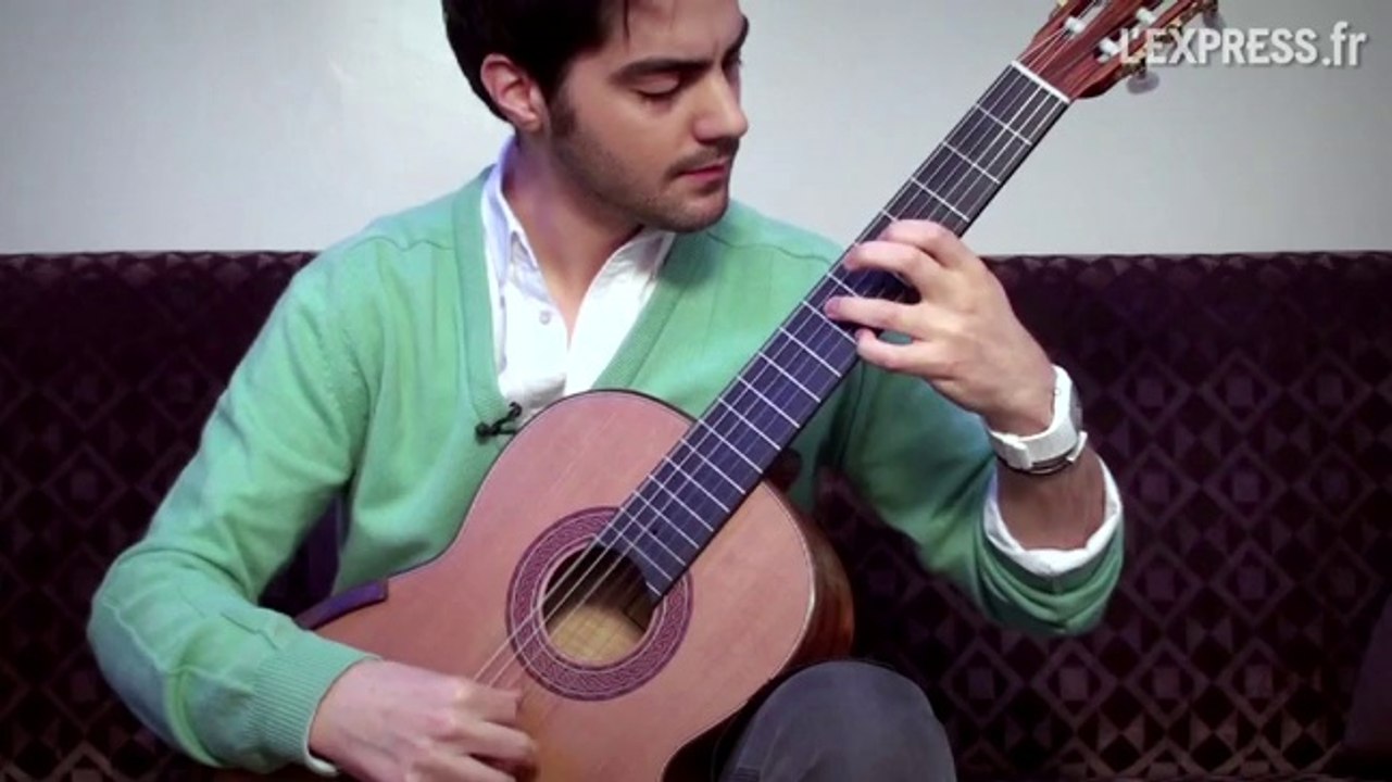 Milos Karadaglic et sa guitare en session acoustique