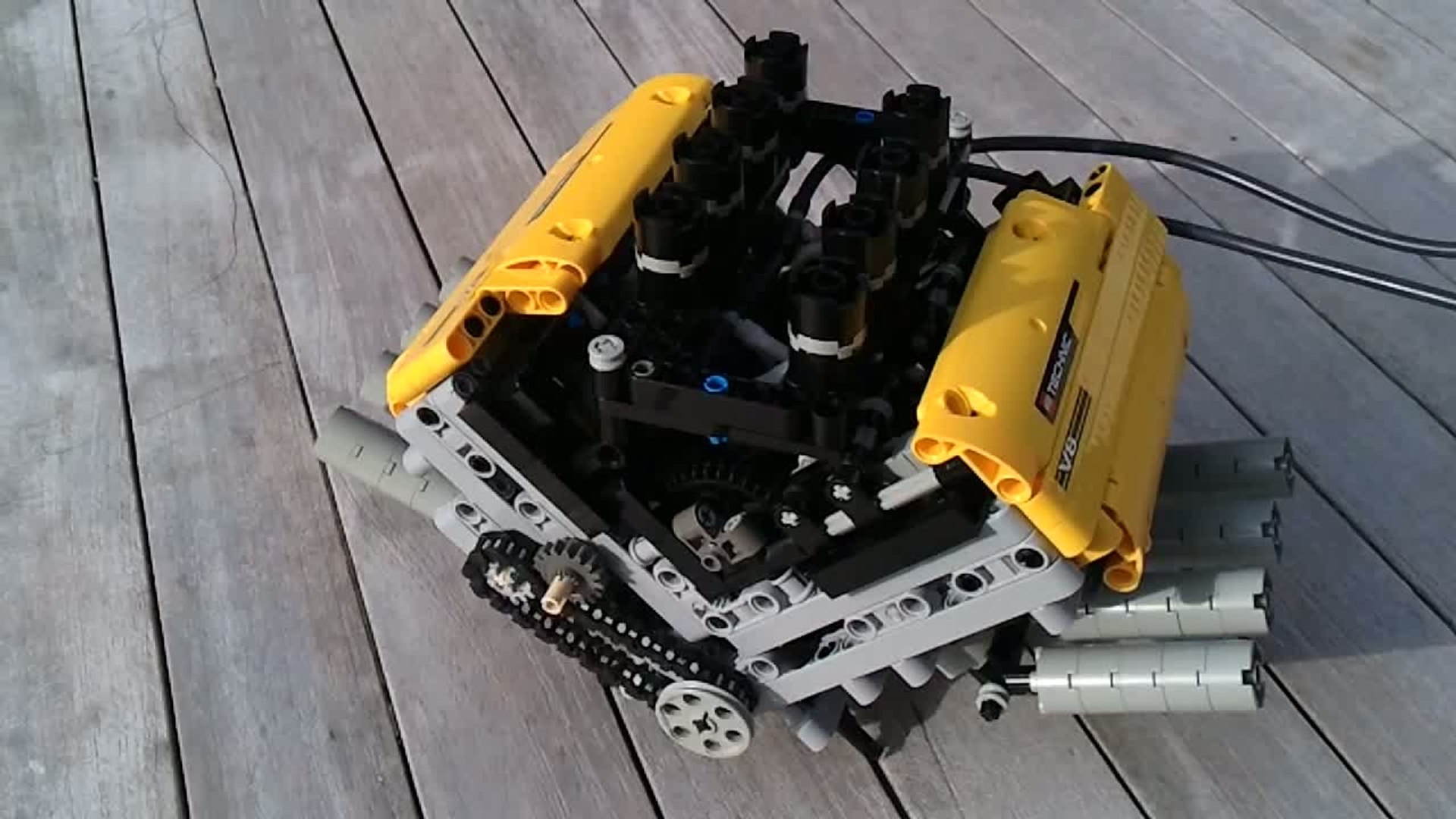 Un moteur V8 assemblé en pièces de LEGO - Vidéo Dailymotion