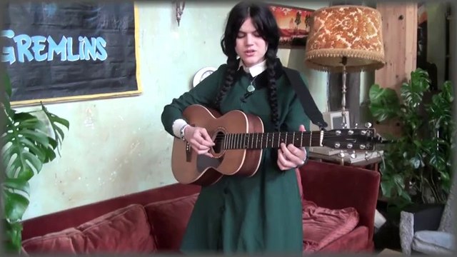 En session accoustique avec Soko : No more home, no more love