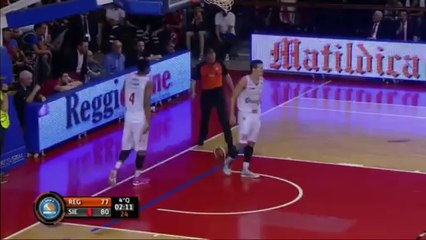 GrissinBon Reggio Emilia-Montepaschi Siena  la azione chiave di Gara4