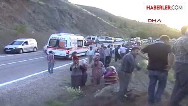 Adıyaman Hafif Ticari Araçla Kamyon Çarpıştı: 4 Ölü, Çok Sayıda Yaralı Var Haberine Ek