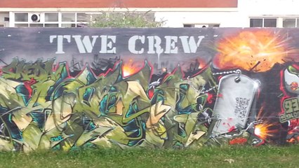 Graph sur le canal de l Ourcq a Bobigny - aout 2013