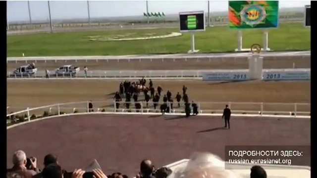 Quand le président du Turkménistan tombe de cheval et tente de censurer les images