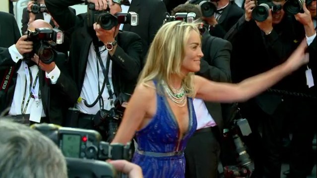 Montée des marches à Cannes: défilé de stars sur tapis rouge