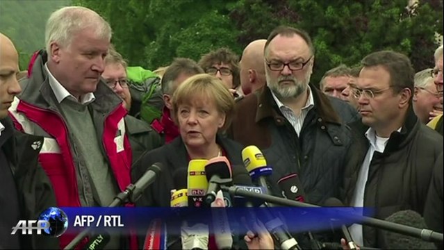 Allemagne: Angela Merkel vient en aide aux victimes des inondations