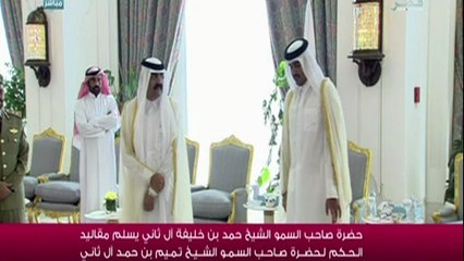 L'émir du Qatar abdique au profit de son fils
