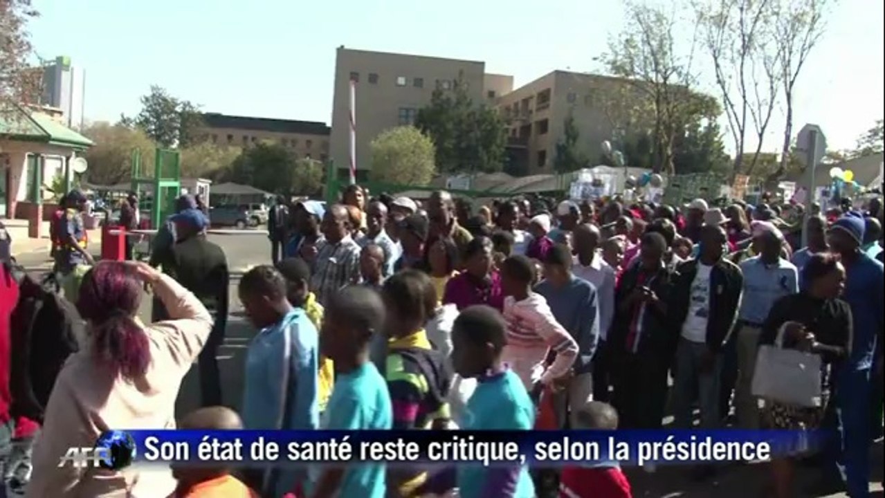 Mandela: la foule se masse devant l'hôpital
