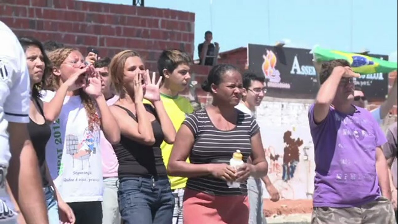 Brésil: heurts violents entre policiers et manifestants