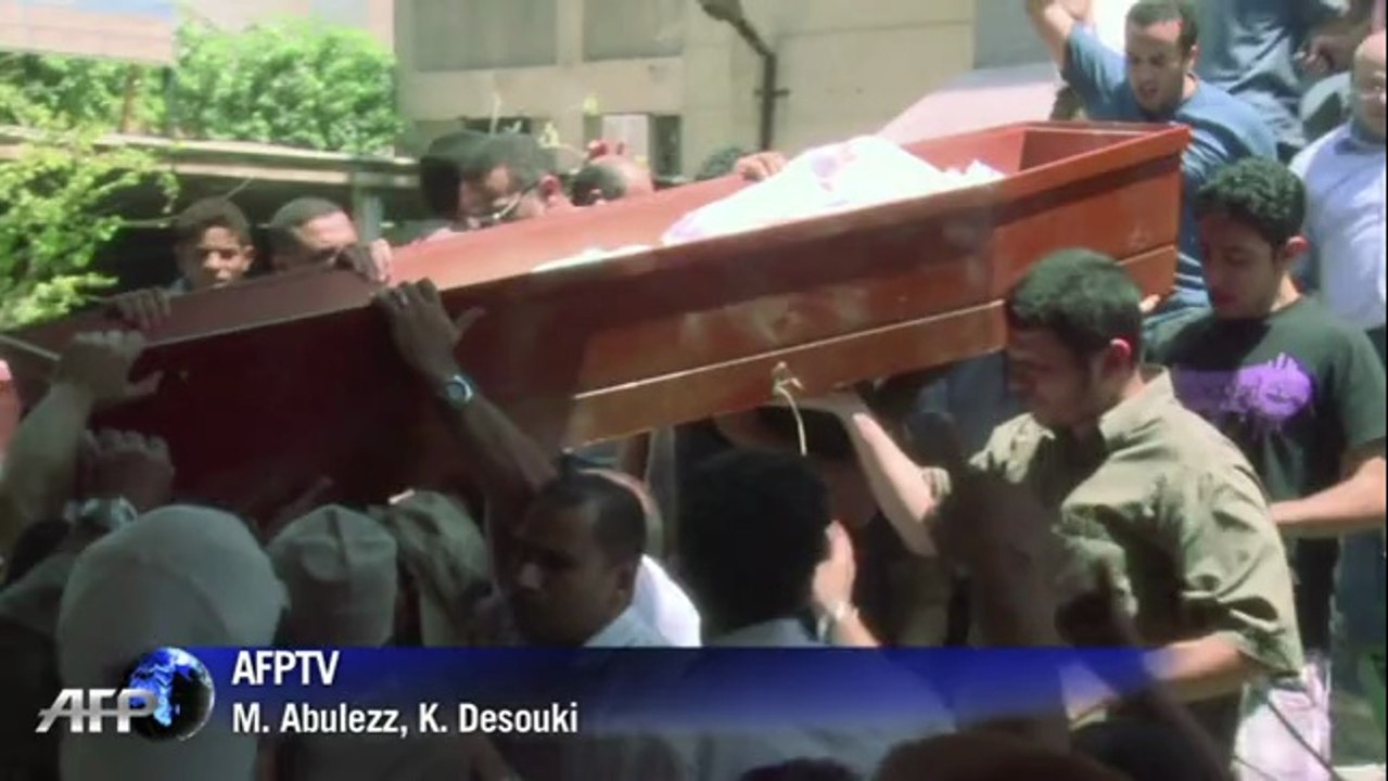 L'Egypte pleure ses morts dans les deux camps