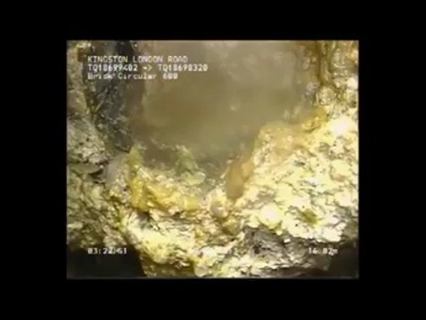 Londres: 15 tonnes de graisses évacuées des égouts