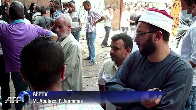 Egypte: les familles des victimes visitent les morgues au Caire