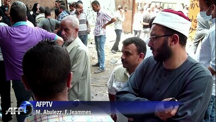 Egypte: les familles des victimes visitent les morgues au Caire