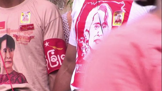 Birmanie: Aung San Suu Kyi insiste pour modifier la Constitution