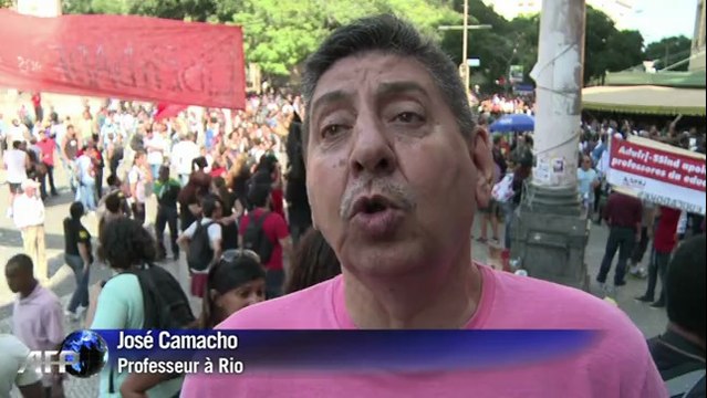 Brésil: heurts entre professeurs et policiers